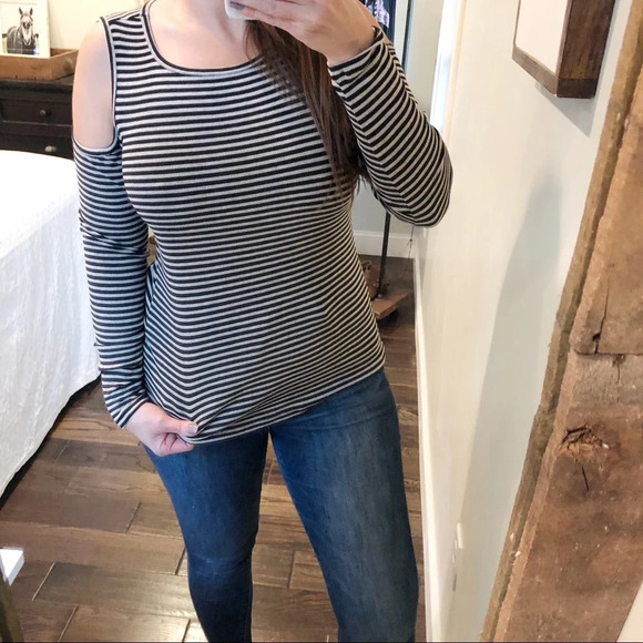 Philosophy medium striped cold shoulder blouse - Picture 1 of 4